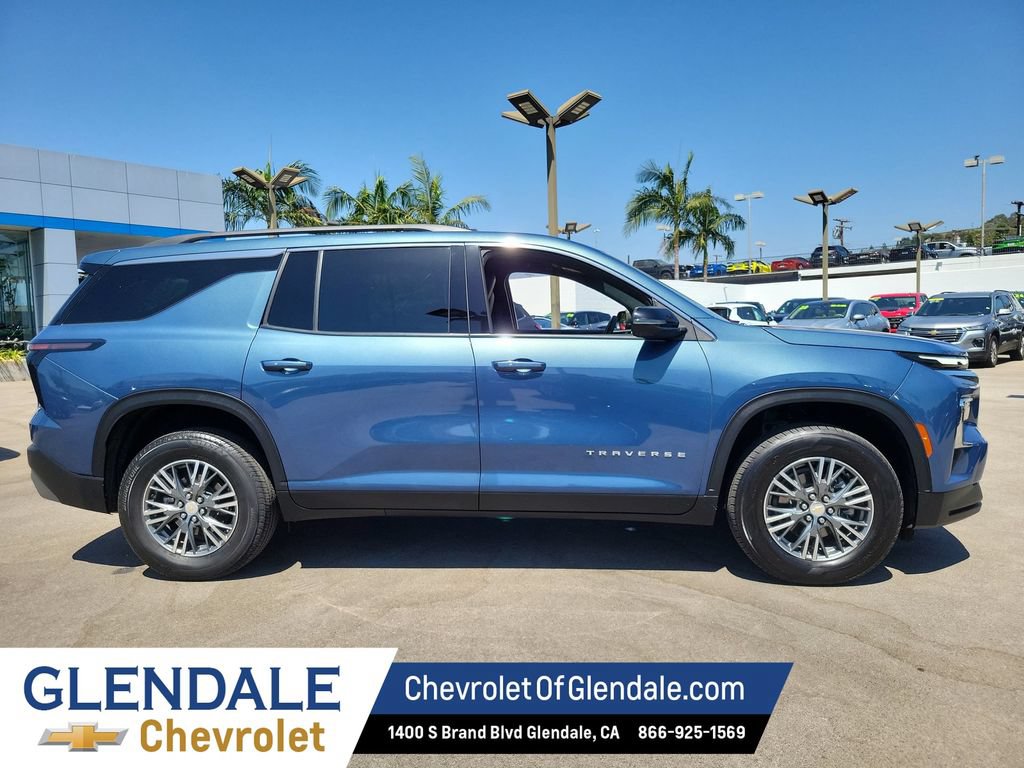 Certified 2025 Chevrolet Traverse LT FWD image 10