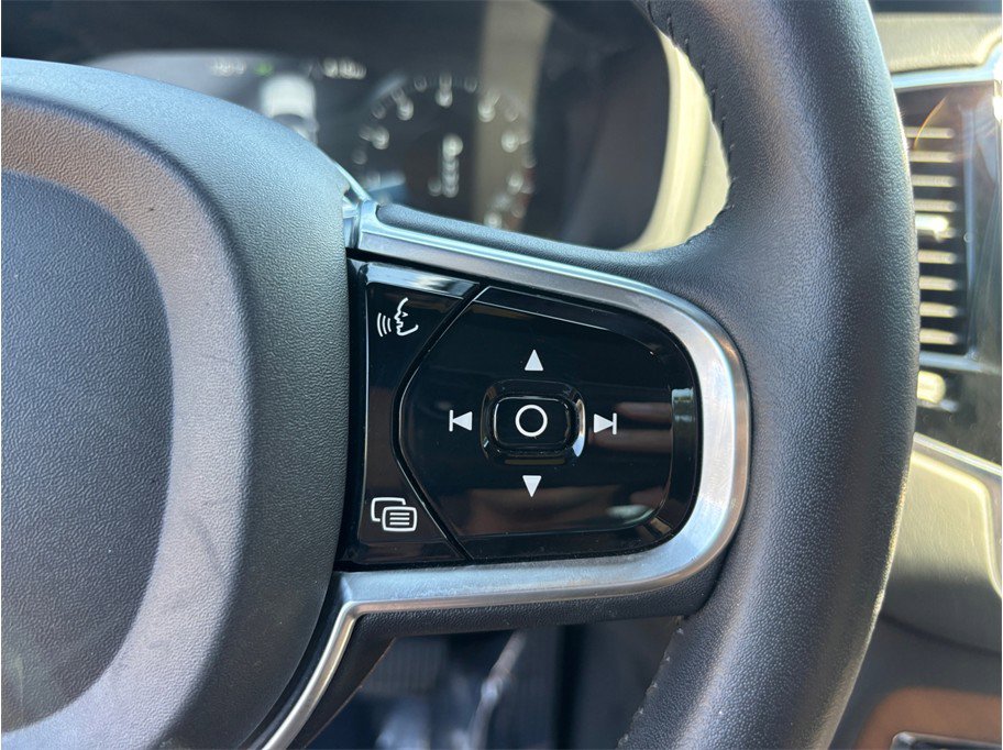 Used 2016 Volvo XC90 T6 Inscription w/ Vision Package image 28