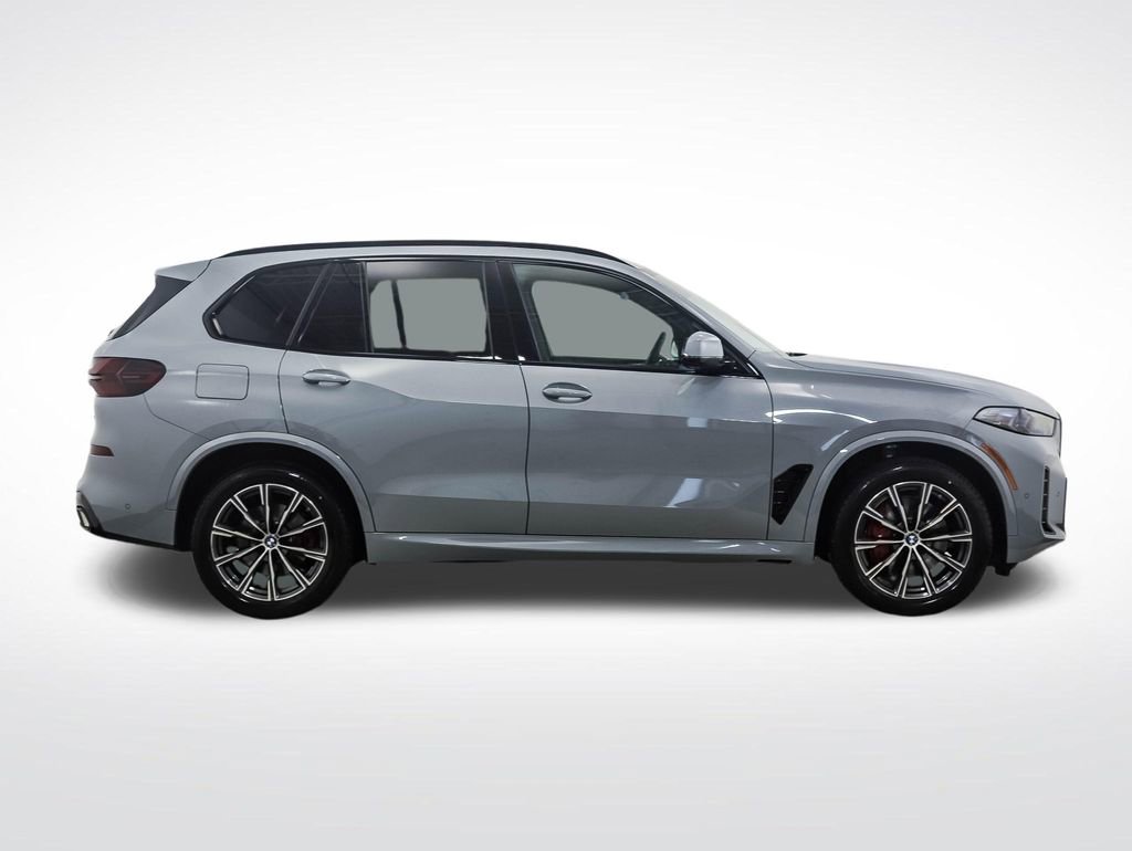 New 2026 BMW X5 xDrive40i w/ M Sport Package AWD/4WD image 6