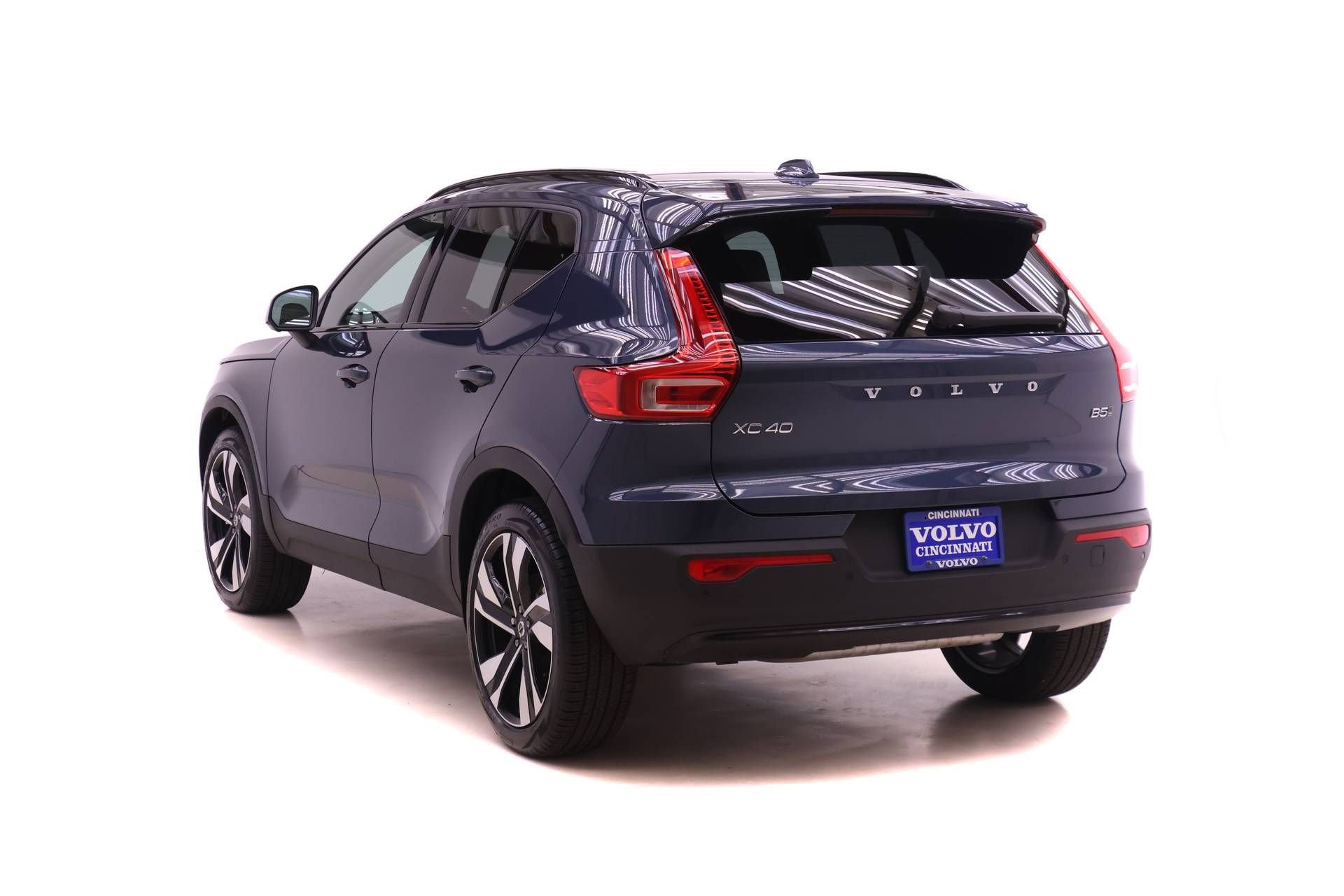 New 2026 Volvo XC40 B5 Plus w/ Protection Package Premier AWD/4WD image 5