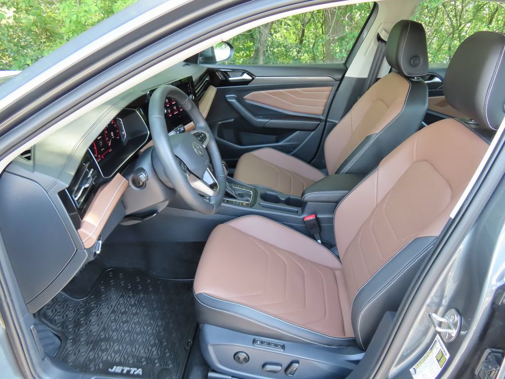 Used 2025 Volkswagen Jetta SEL FWD image 21