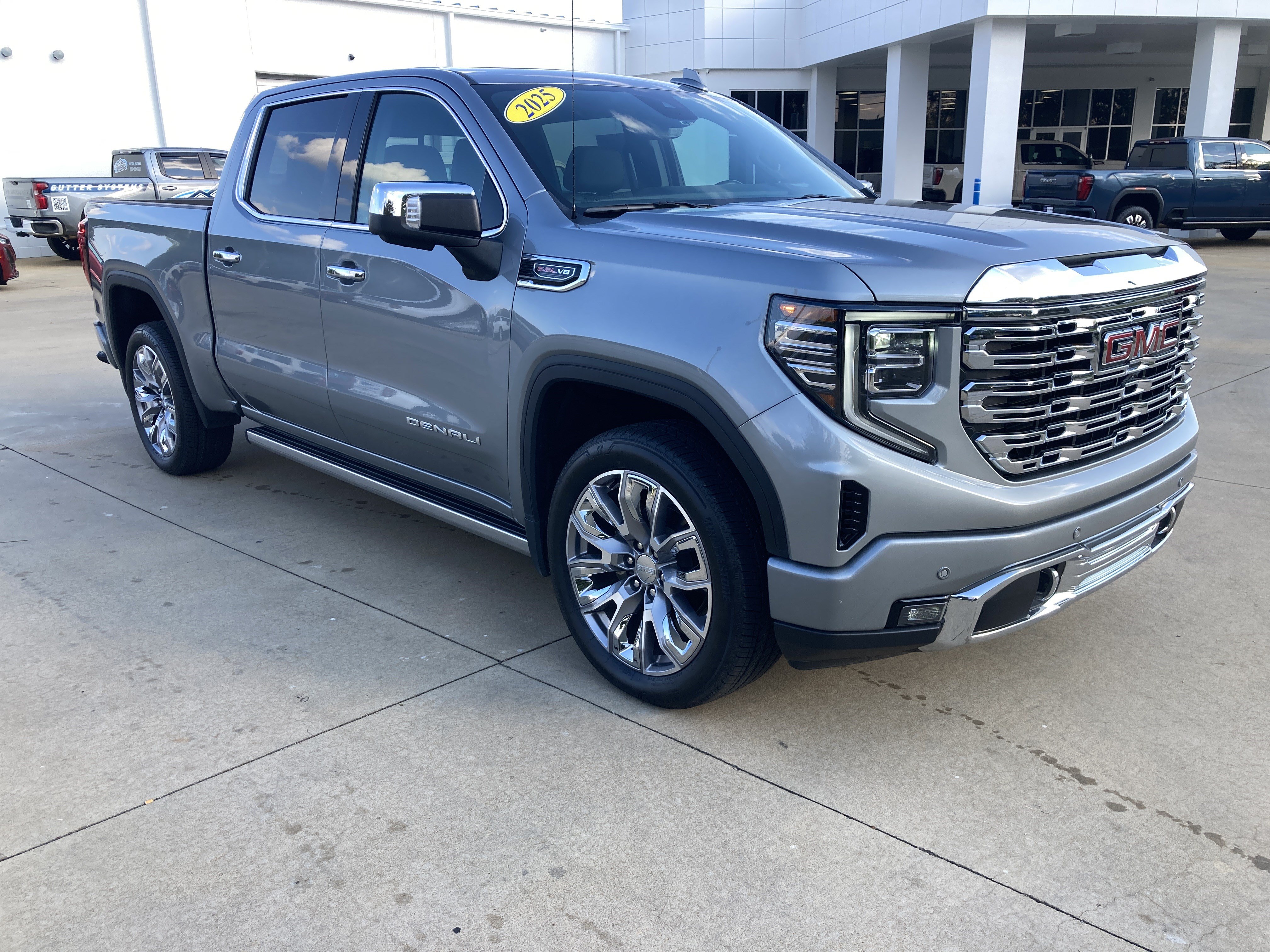 Used 2025 GMC Sierra 1500 Denali AWD/4WD image 3