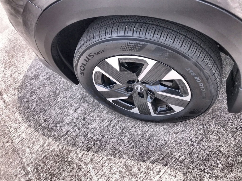 Used 2025 Nissan Kicks SV image 10