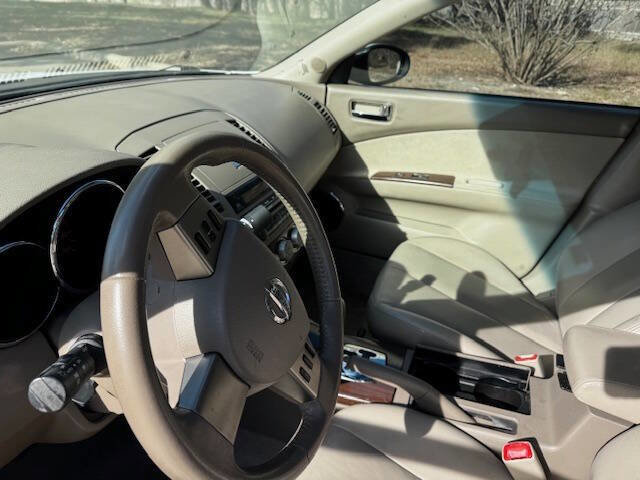 Used 2005 Nissan Altima 3.5 SE w/ (V01) Leather Pkg FWD image 35