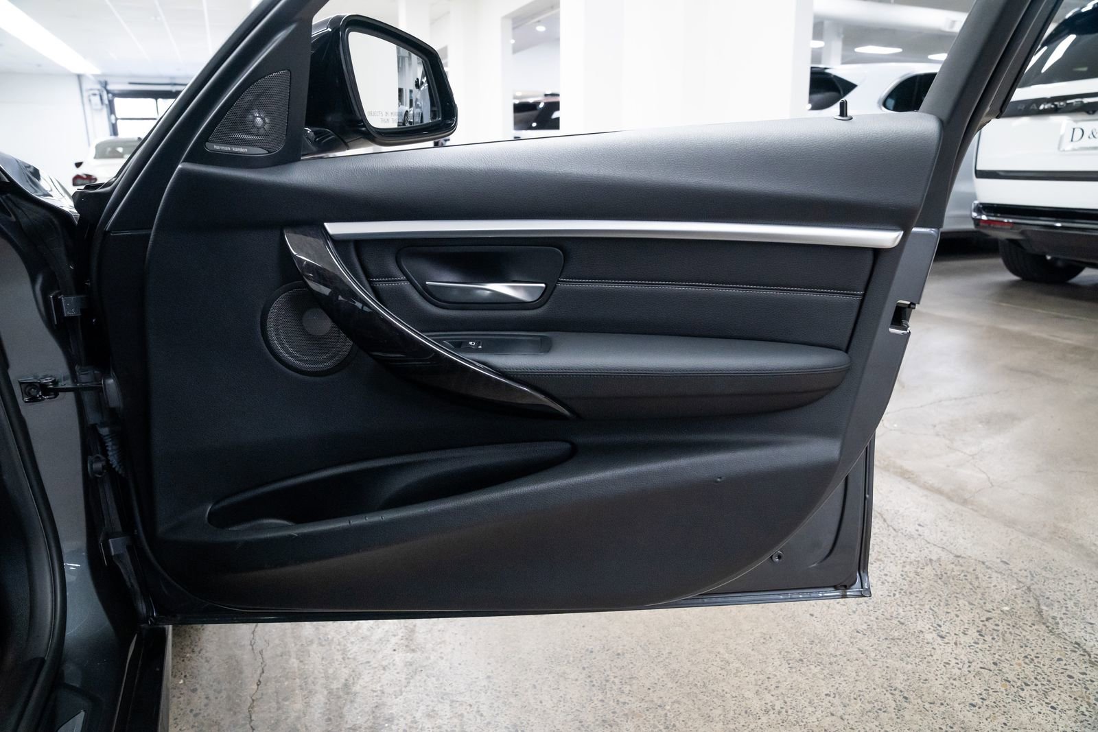 Used 2016 BMW 340i xDrive Sedan w/ Technology Package image 24