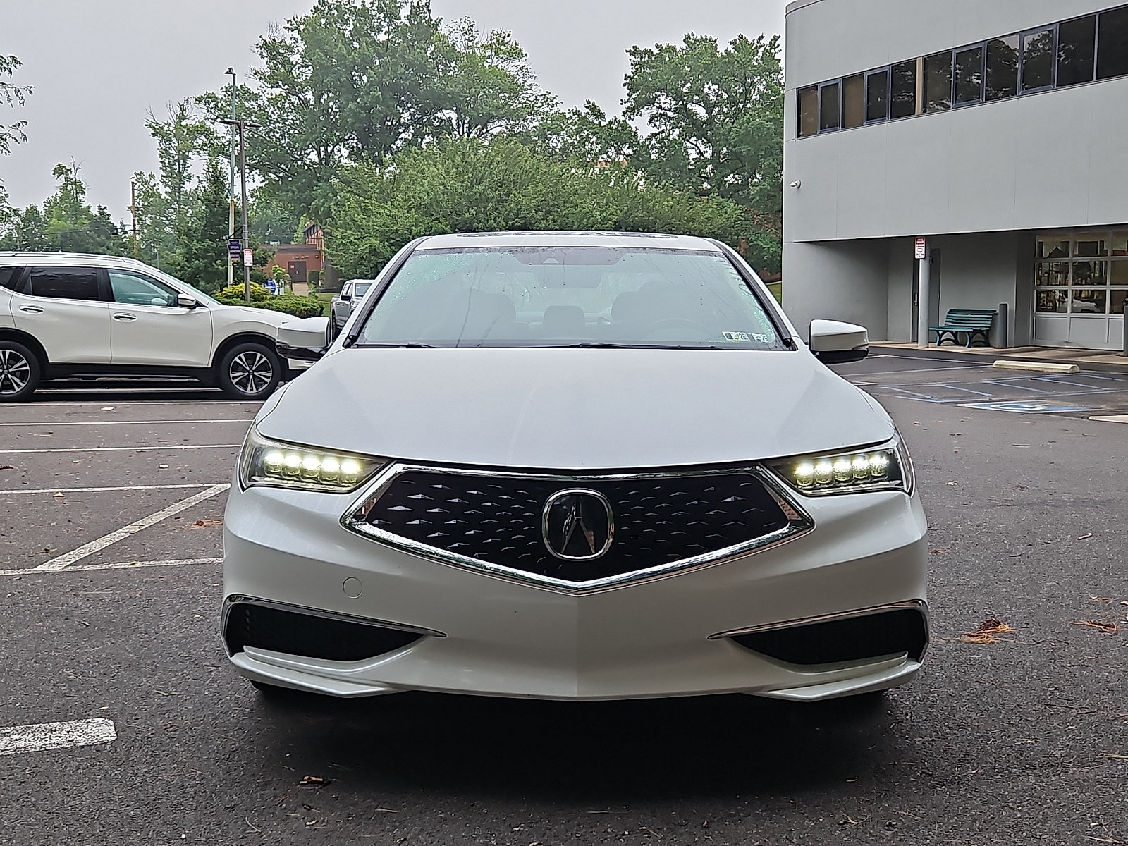 Used 2018 Acura TLX V6 FWD image 2