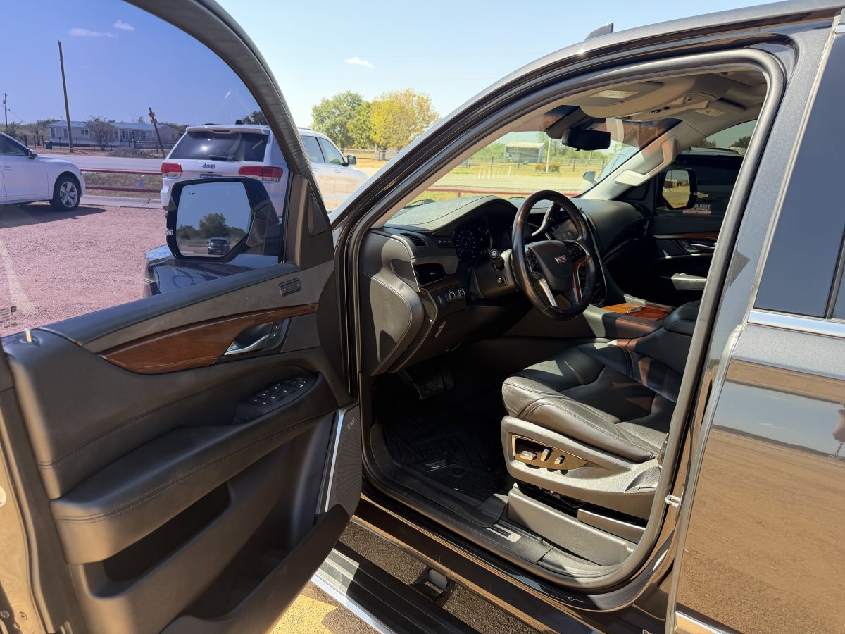 Used 2019 Cadillac Escalade Premium Luxury AWD/4WD image 15