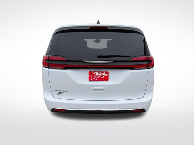 Used 2024 Chrysler Pacifica Touring-L FWD image 8