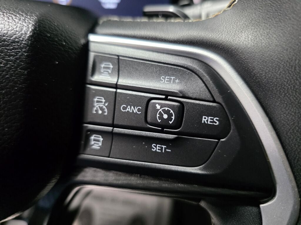Used 2024 Jeep Grand Cherokee L Laredo w/ Luxury Tech Group I AWD/4WD image 15