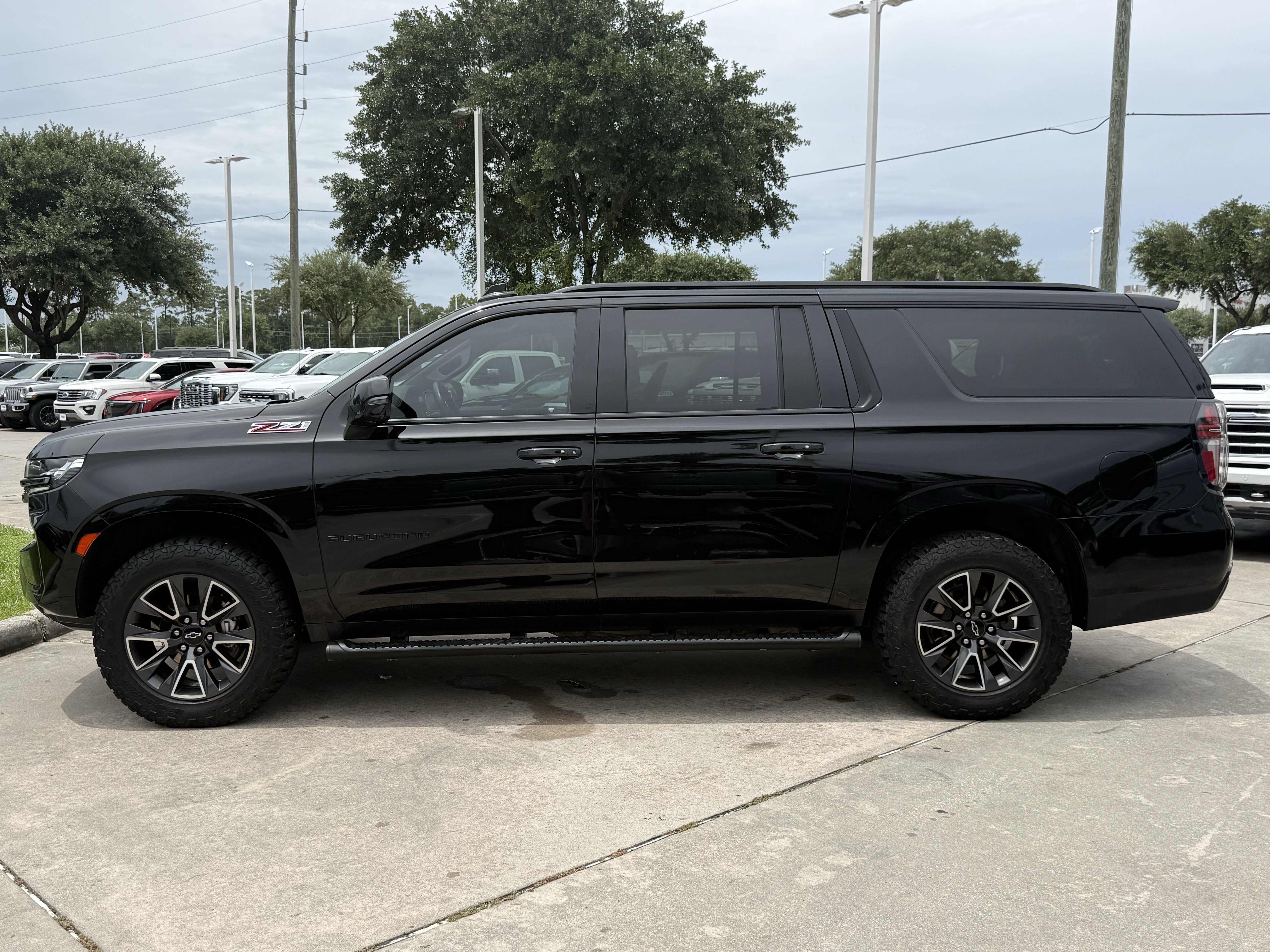 Used 2021 Chevrolet Suburban Z71 w/ Luxury Package AWD/4WD image 7