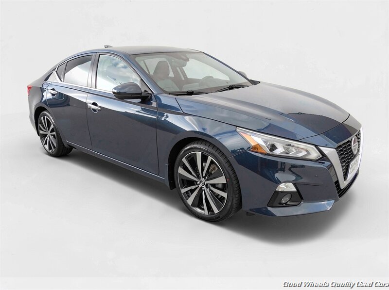 Used 2019 Nissan Altima 2.5 Platinum FWD image 3