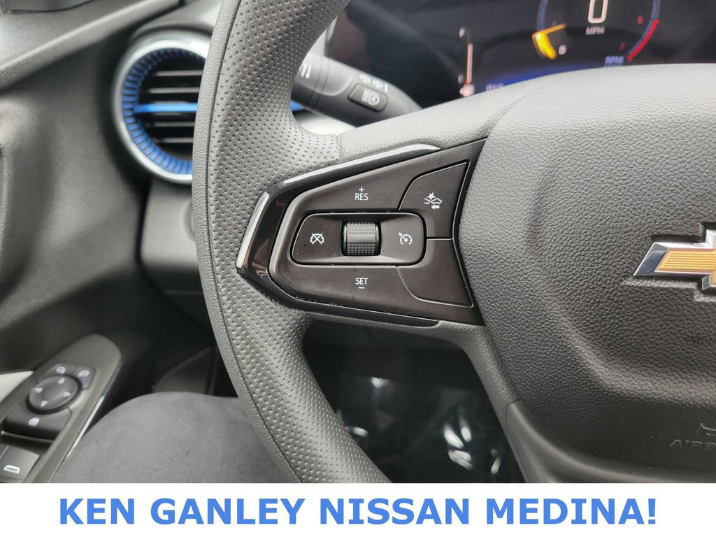 Used 2025 Chevrolet Trax LT image 30