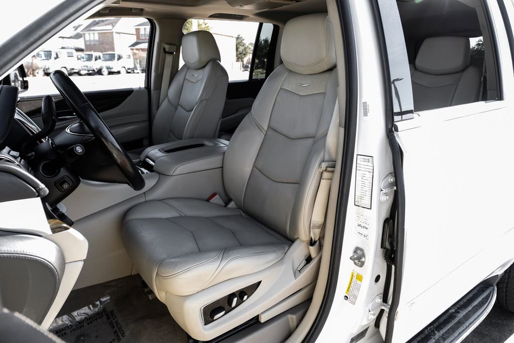 Used 2020 Cadillac Escalade ESV Premium Luxury image 33