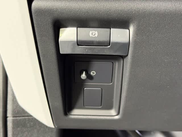 New 2026 Land Rover Defender 110 S AWD/4WD image 28