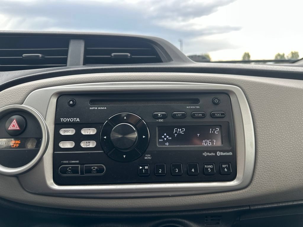 Used 2012 Toyota Yaris LE FWD video 3