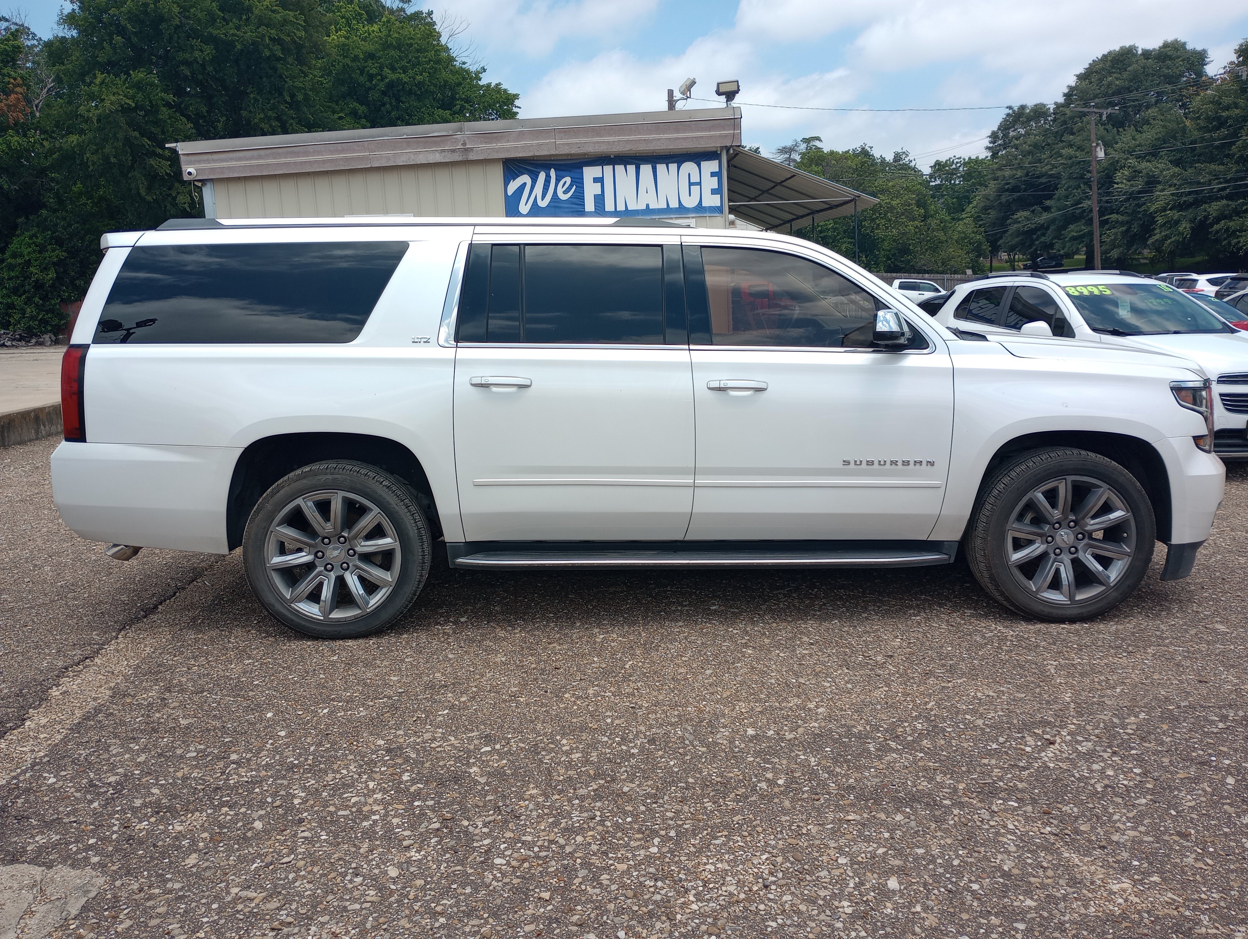 Used 2016 Chevrolet Suburban LTZ RWD image 8