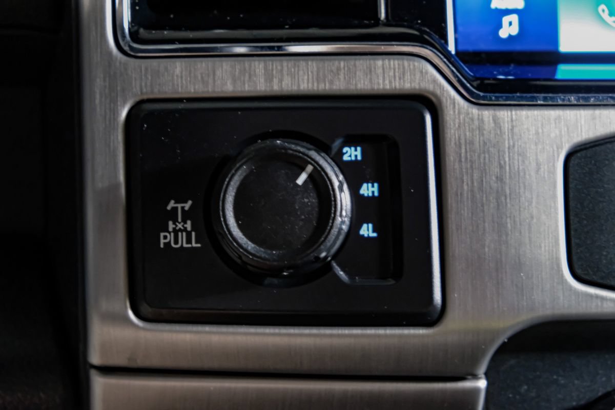 Used 2022 Ford F250 Platinum w/ FX4 Off-Road Package AWD/4WD image 26