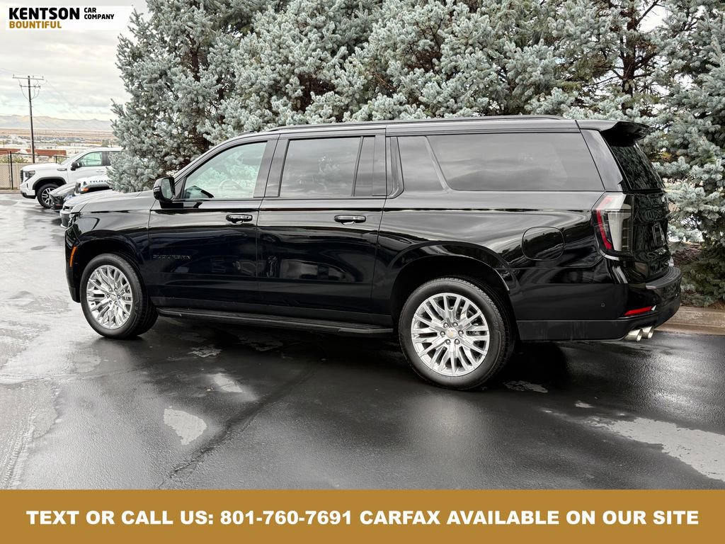 Used 2025 Chevrolet Suburban RST image 5