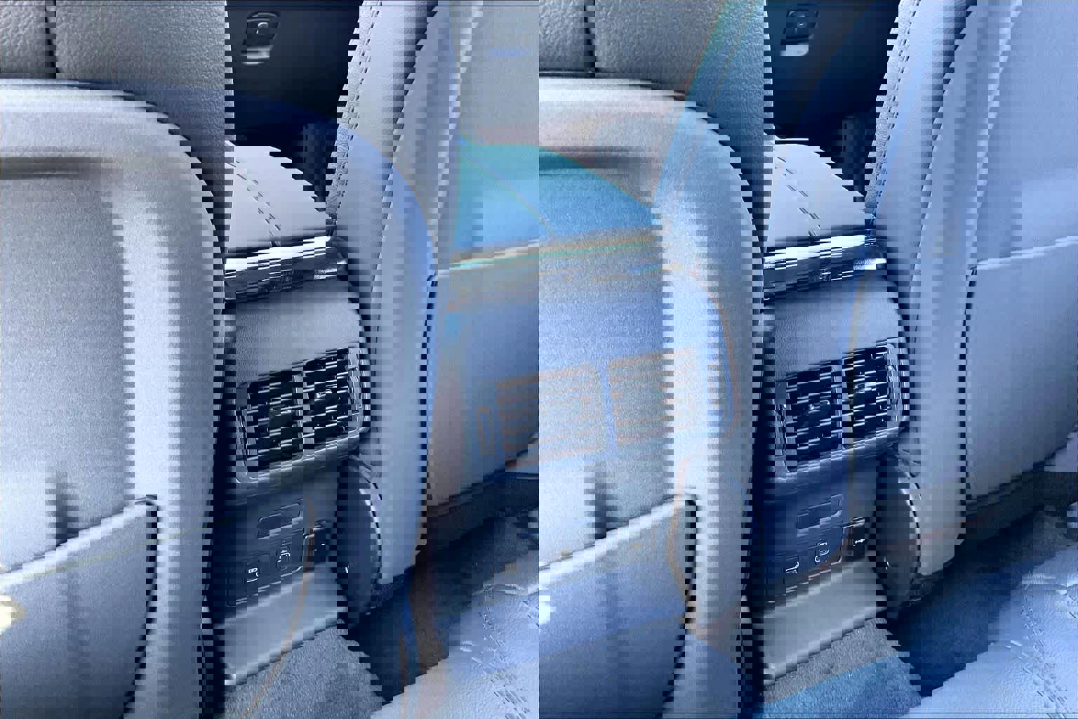 New 2026 Land Rover Range Rover Velar Dynamic SE image 16