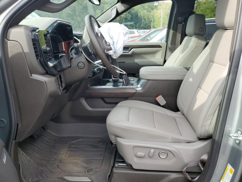 Used 2025 GMC Sierra 1500 SLT w/ SLT Premium Plus Package image 6