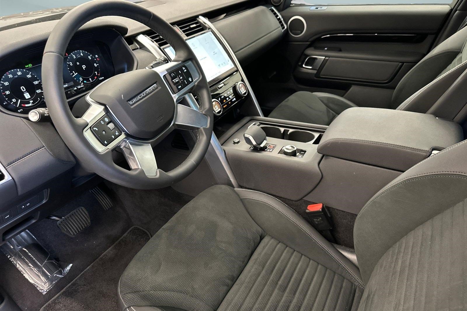 Certified 2025 Land Rover Discovery S AWD/4WD image 4