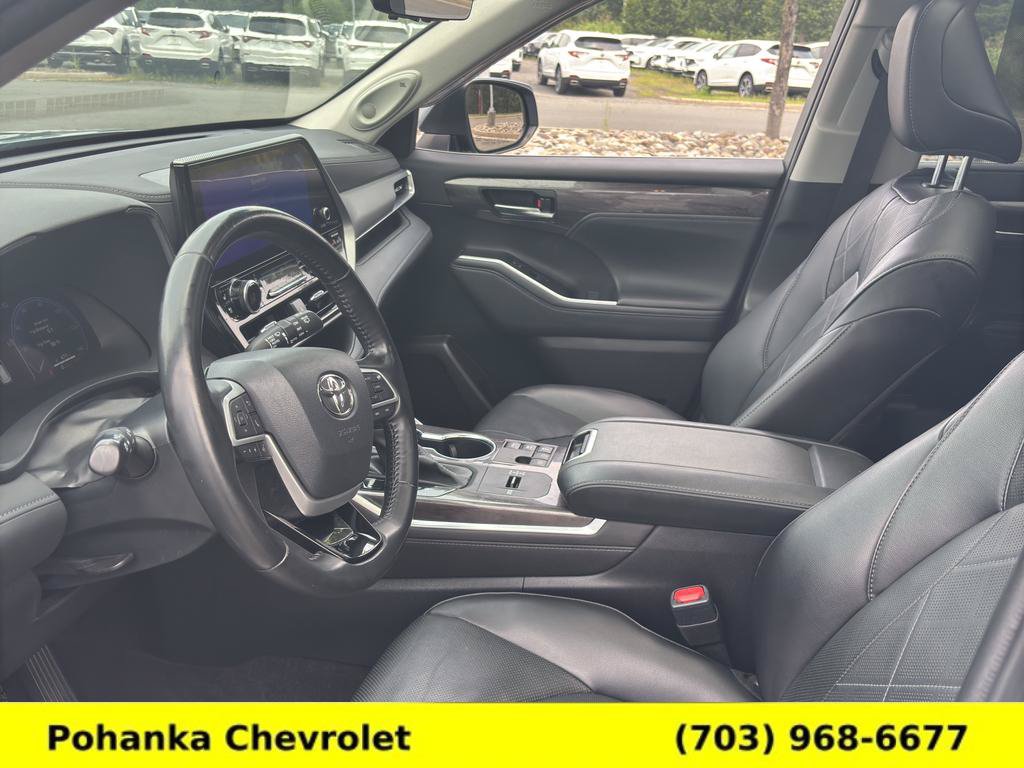 Used 2023 Toyota Highlander Platinum AWD/4WD image 21