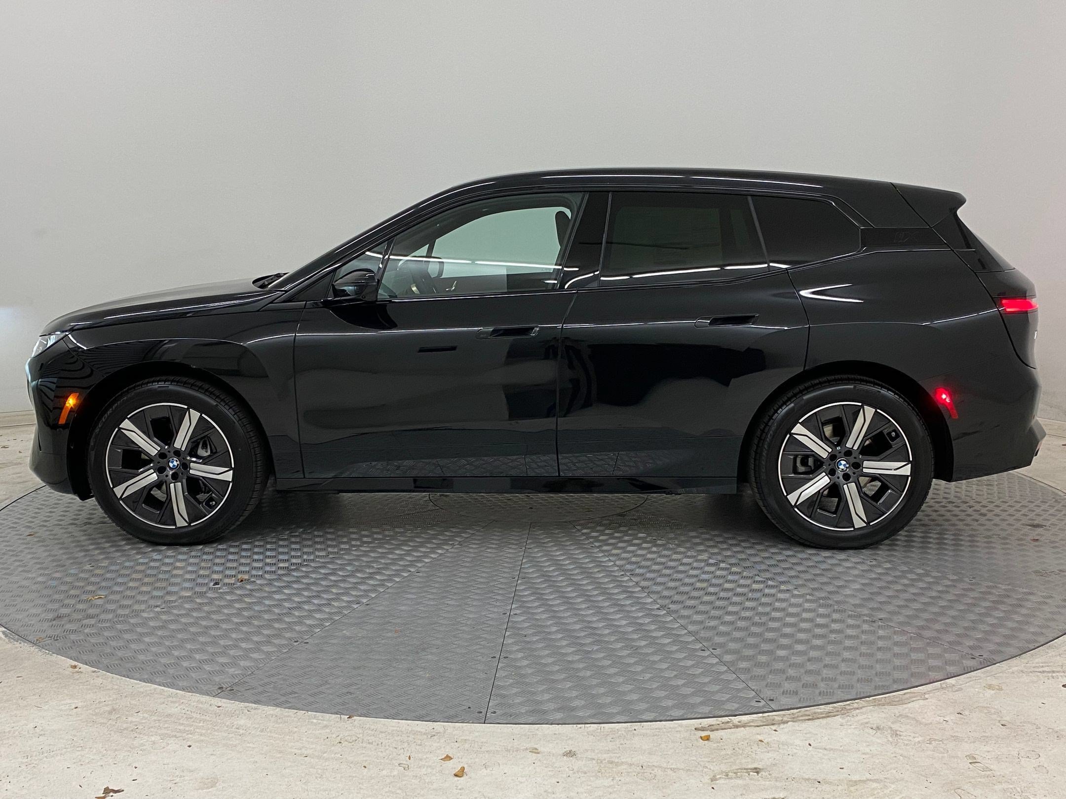Used 2026 BMW iX xDrive45 AWD/4WD image 2