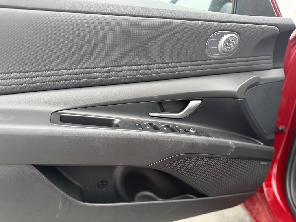 New 2025 Hyundai Elantra Limited image 34