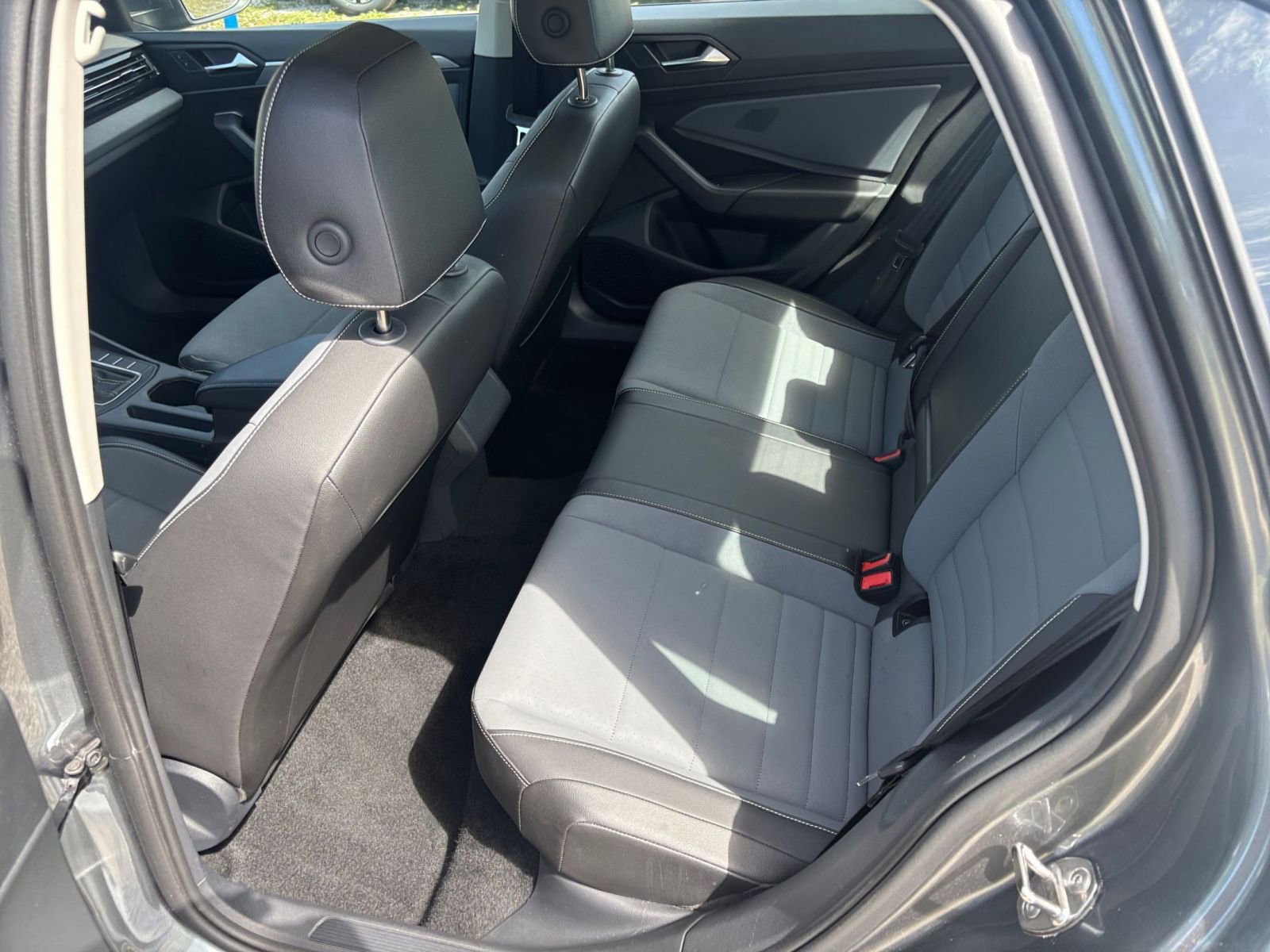 Used 2025 Volkswagen Jetta SE image 27