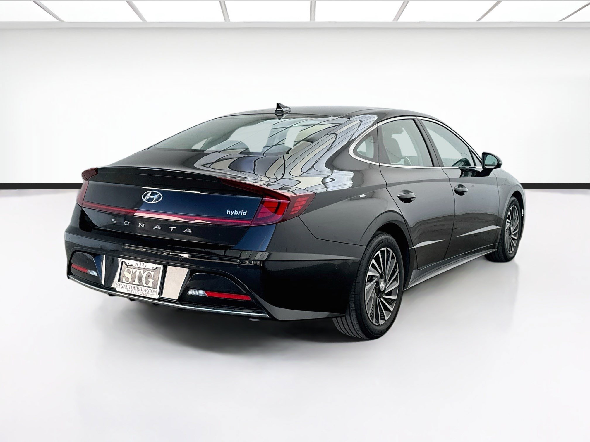 Used 2023 Hyundai Sonata Limited w/ Cargo Package FWD image 4