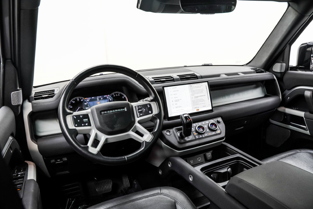 Used 2023 Land Rover Defender 130 SE AWD/4WD image 4