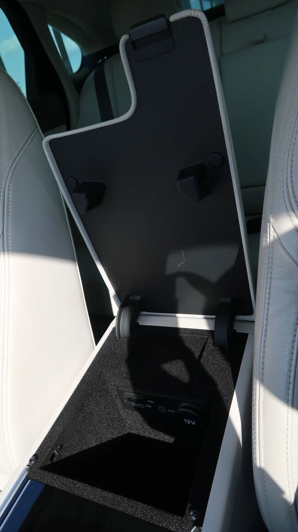 Used 2017 Jaguar XF Prestige image 32