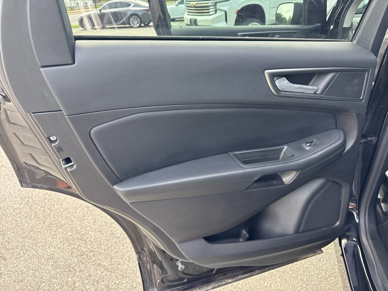 Used 2021 Ford Edge SE image 25