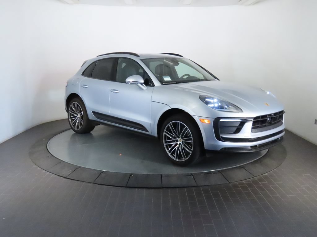 Certified 2026 Porsche Macan AWD/4WD image 9