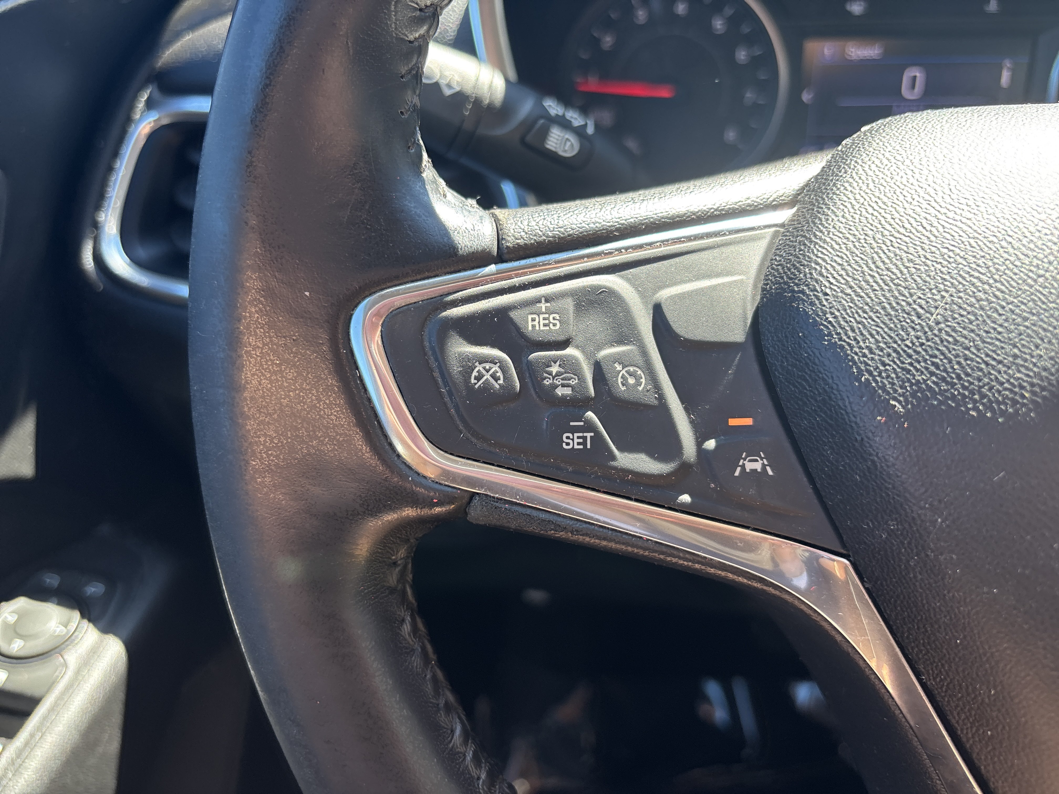 Used 2020 Chevrolet Equinox LT FWD image 23