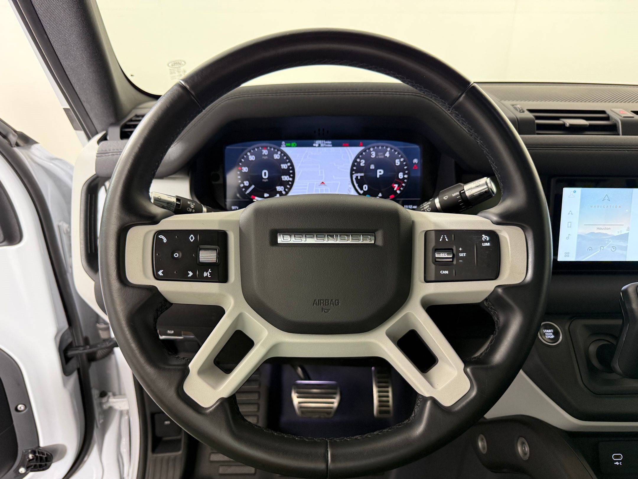 Used 2021 Land Rover Defender 110 X-Dynamic SE AWD/4WD image 11