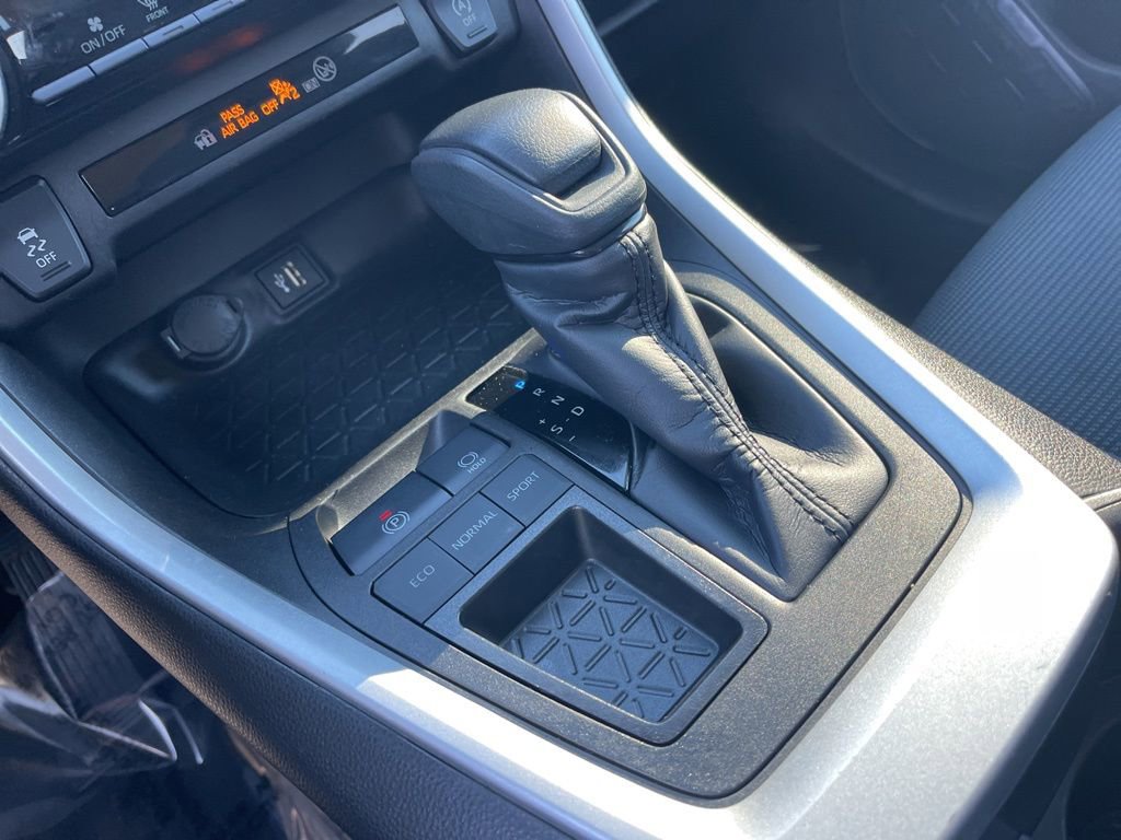 Used 2024 Toyota RAV4 LE image 18