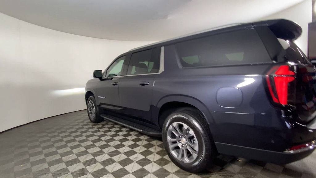 New 2026 Chevrolet Suburban LT w/ Comfort Package image 8