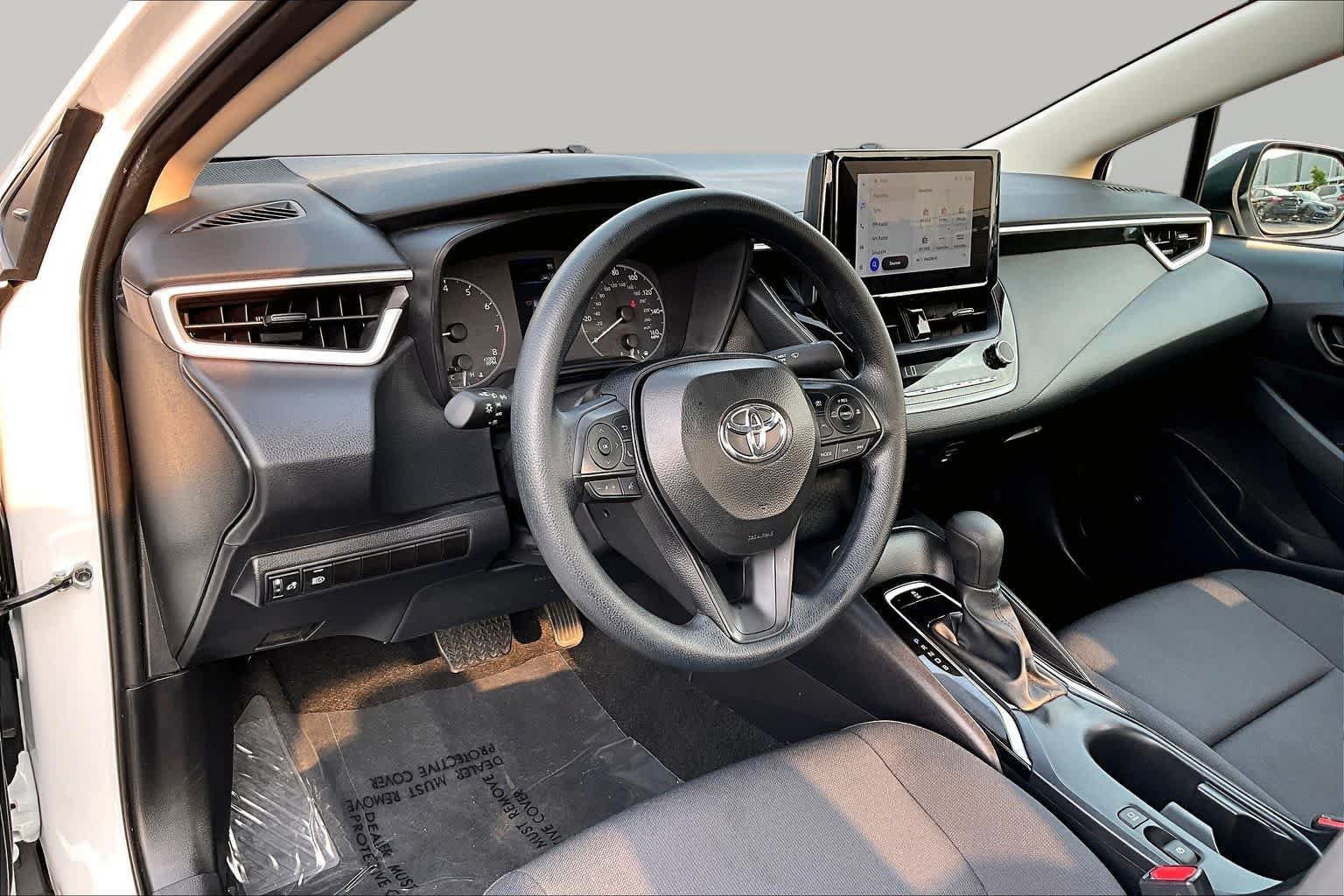 Used 2025 Toyota Corolla LE FWD image 18