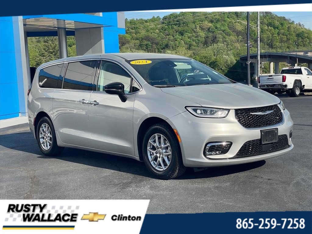 Used 2024 Chrysler Pacifica Touring-L FWD image 1