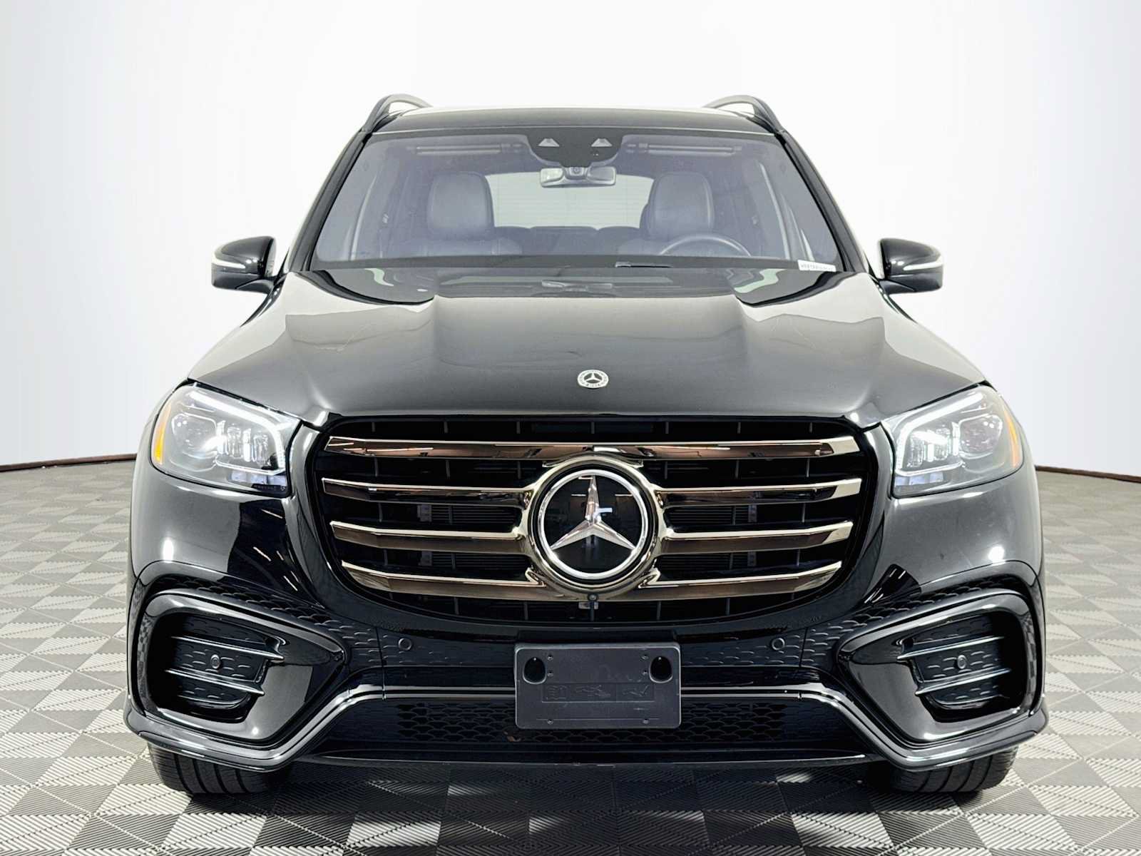 Used 2024 Mercedes-Benz GLS 450 4MATIC image 2