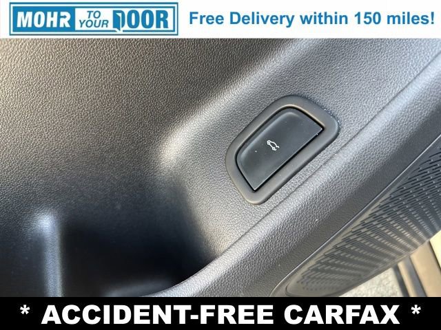 Used 2025 Chevrolet Traverse LT image 14