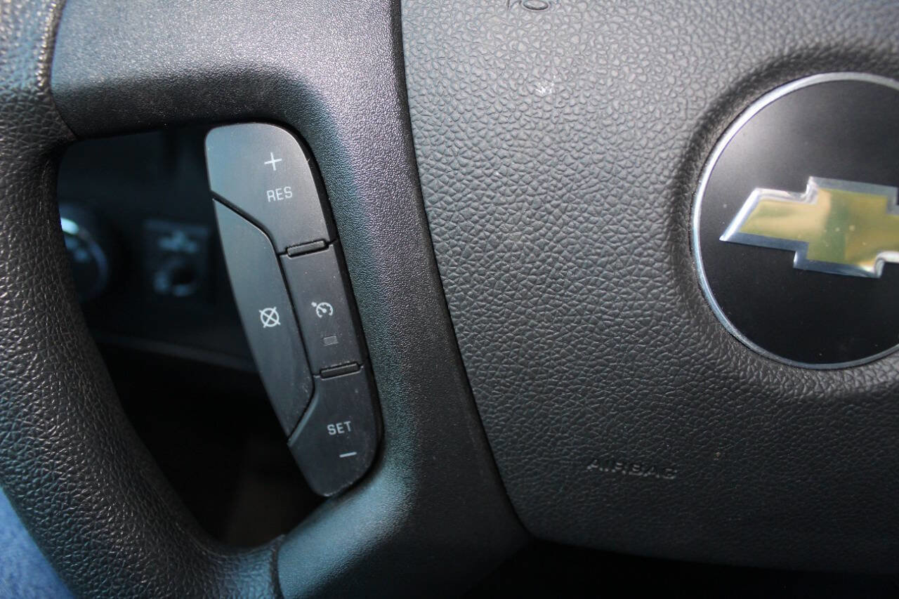 Used 2024 Chevrolet Express 2500 LS w/ Driver Convenience Package image 9