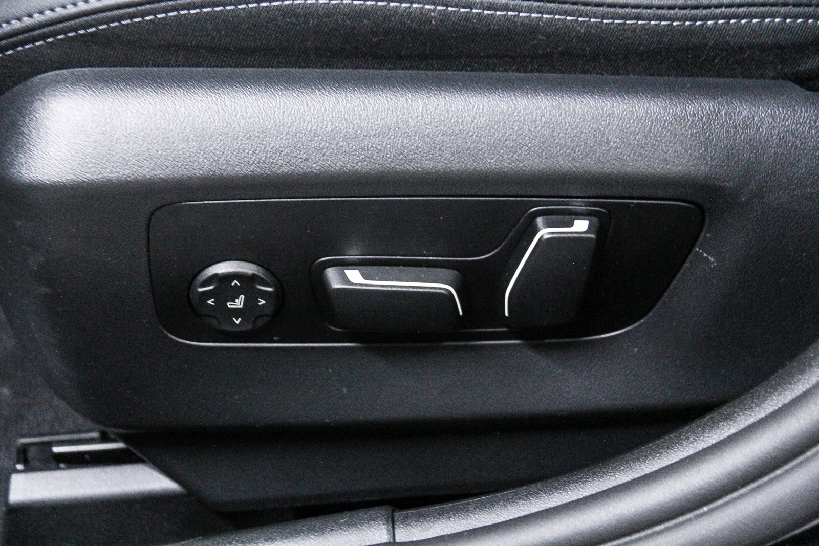 Used 2026 BMW 530i w/ Premium Package image 21