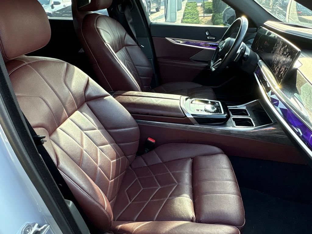 Used 2023 BMW 760i xDrive w/ Executive Package AWD/4WD image 22