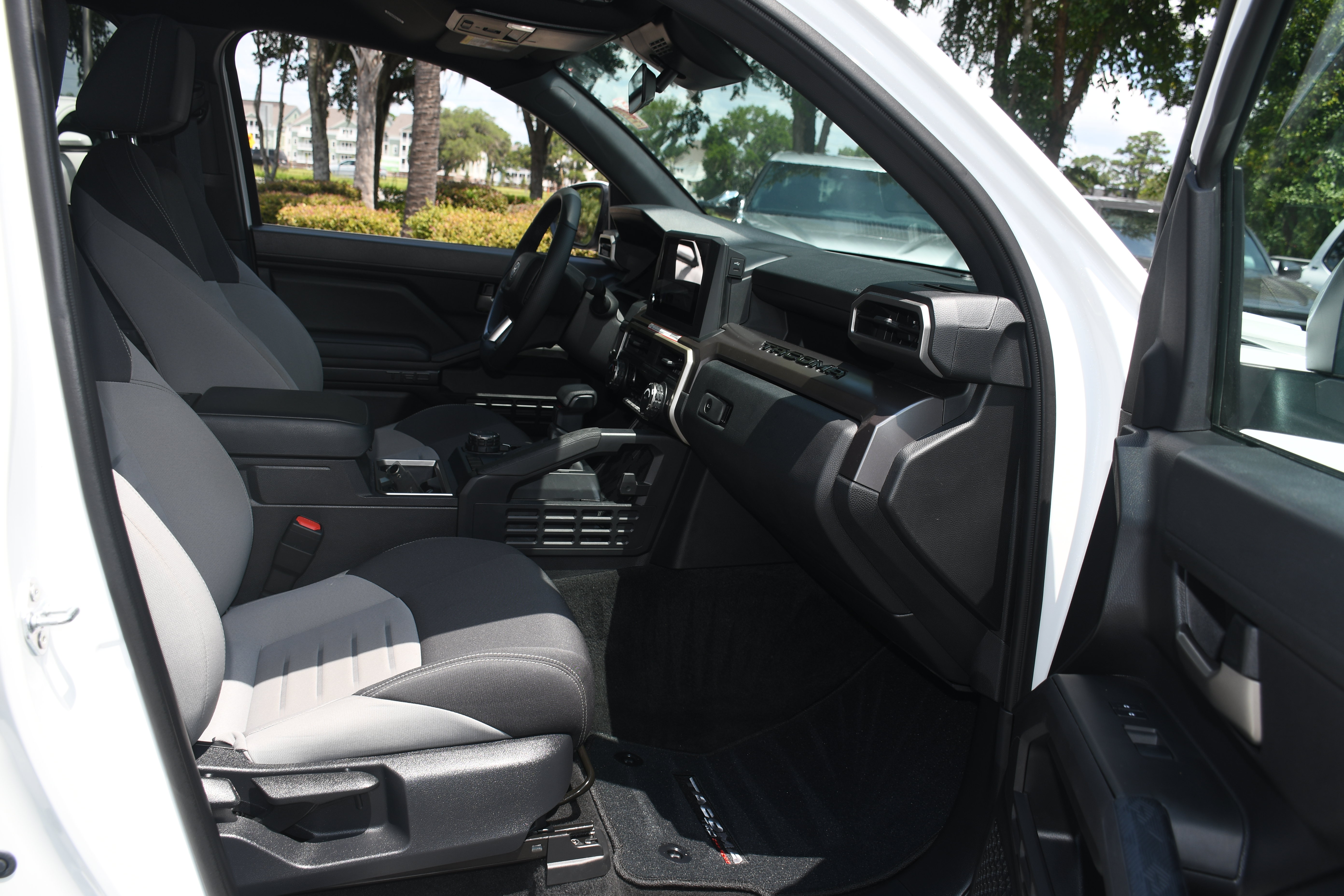 Used 2024 Toyota Tacoma TRD Sport AWD/4WD image 19