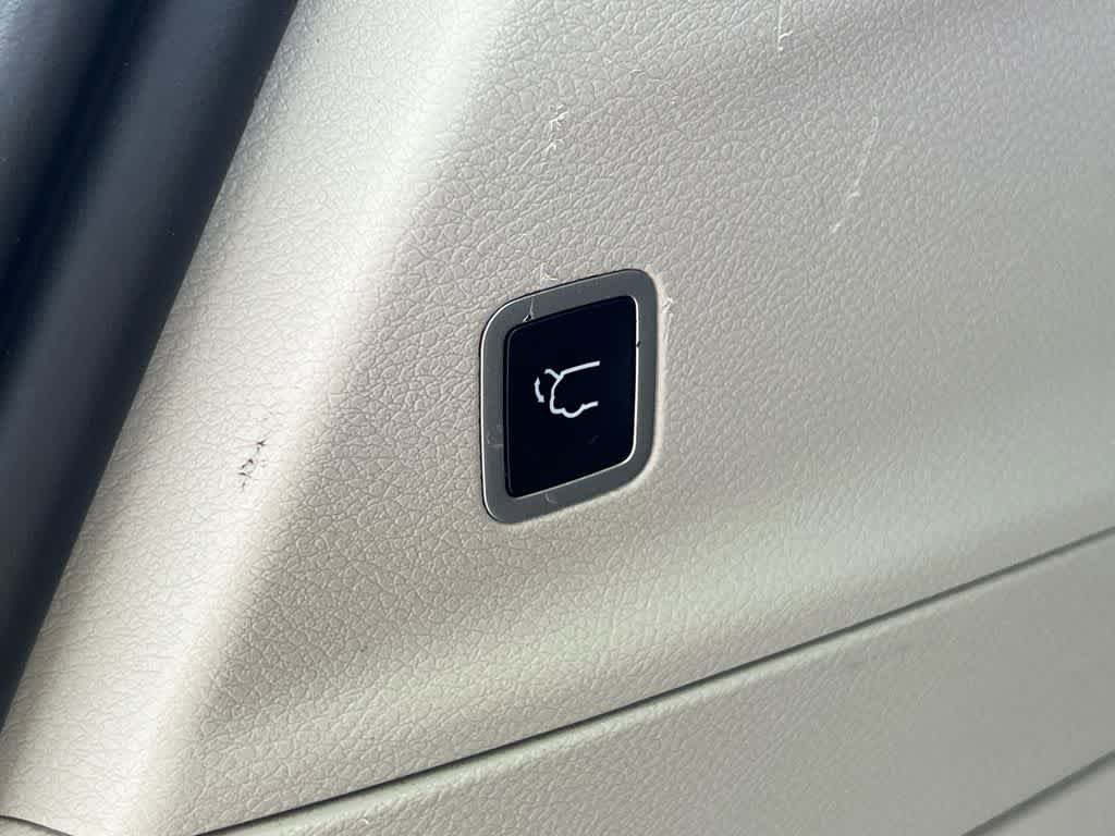 Used 2022 Chrysler Voyager LX FWD image 19