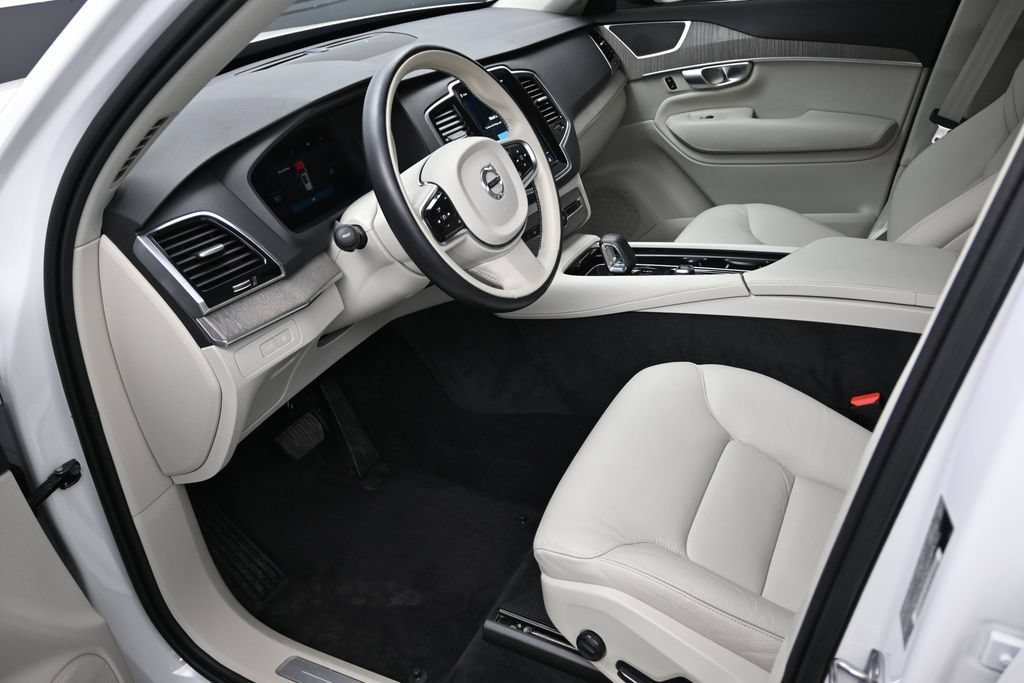 Used 2024 Volvo XC90 T8 Plus w/ Protection Package Premier AWD/4WD image 9