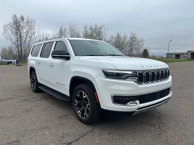 Used 2025 Jeep Wagoneer L Series III AWD/4WD image 9