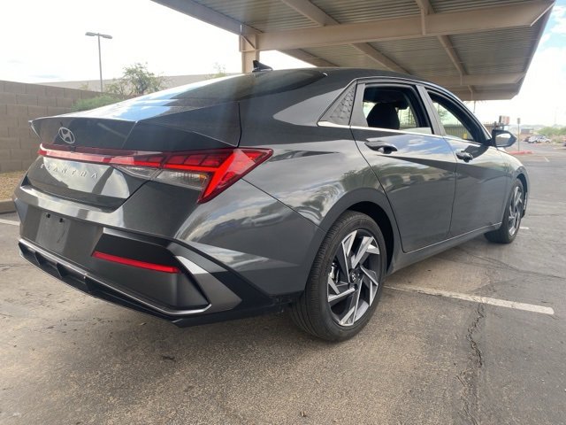 Used 2025 Hyundai Elantra SEL image 3